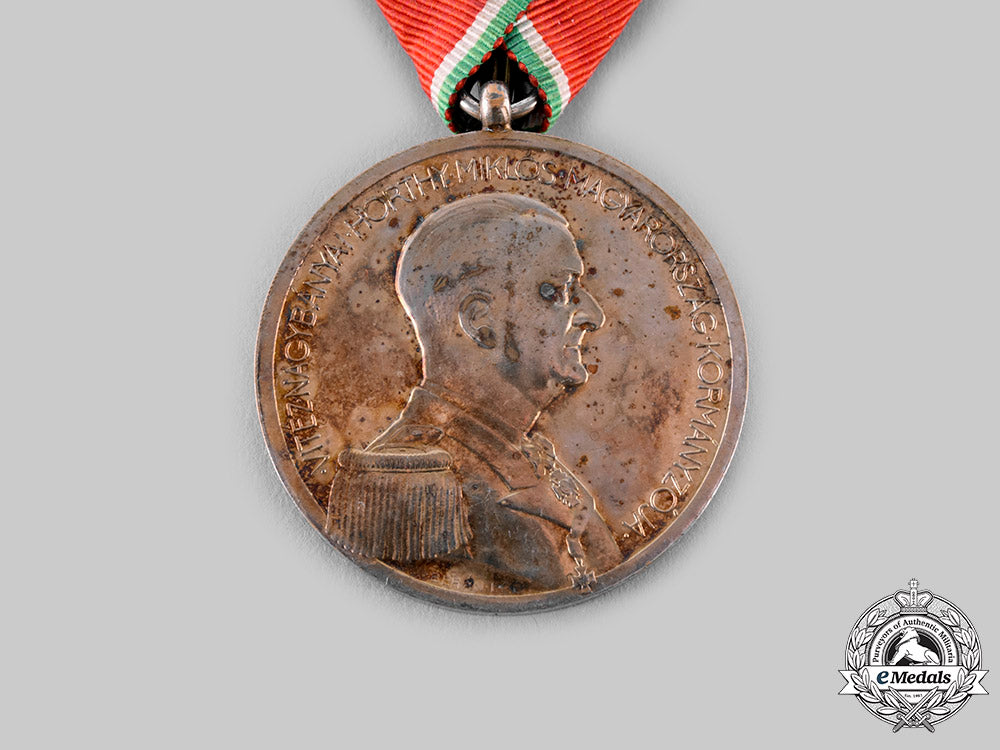 hungary,_regency._a_bravery_medal,_i_class_gold_grade,_c.1941_ci19_2349_1_1_1_1_5_1