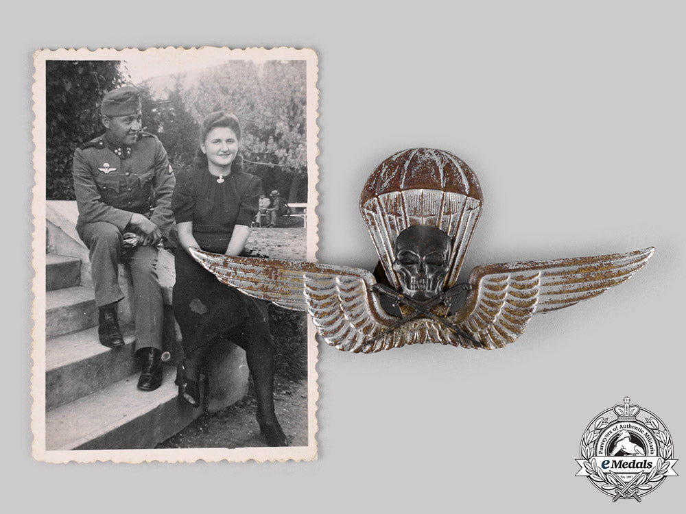 hungary,_kingdom._a_rare_parachutist_badge_with_recipient_photo_ci19_2459_2_1