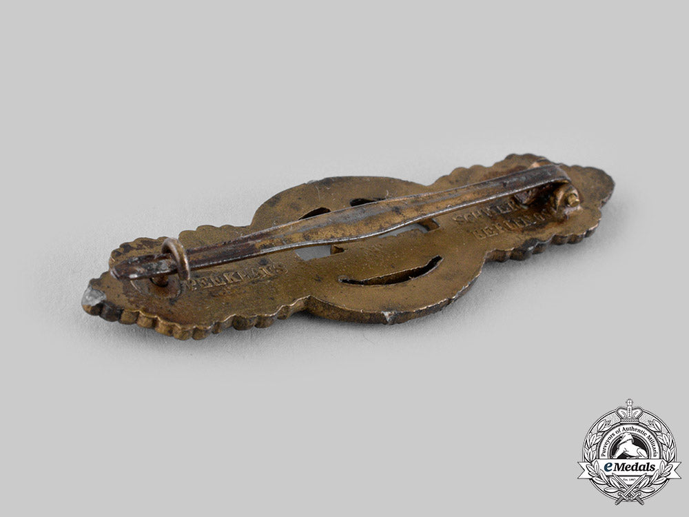 germany,_kriegsmarine._a_u-_boat_front_clasp,_bronze_grade,_by_schwerin_ci19_2604_2