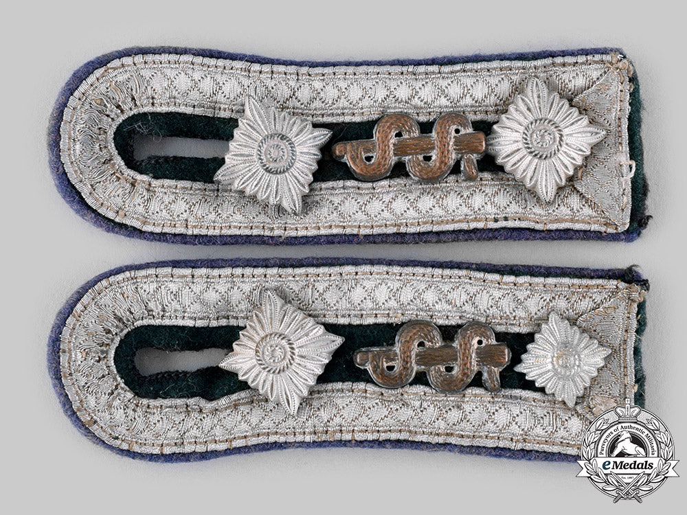 germany,_heer._a_set_of_medical_oberfeldwebel_shoulder_straps_ci19_2849