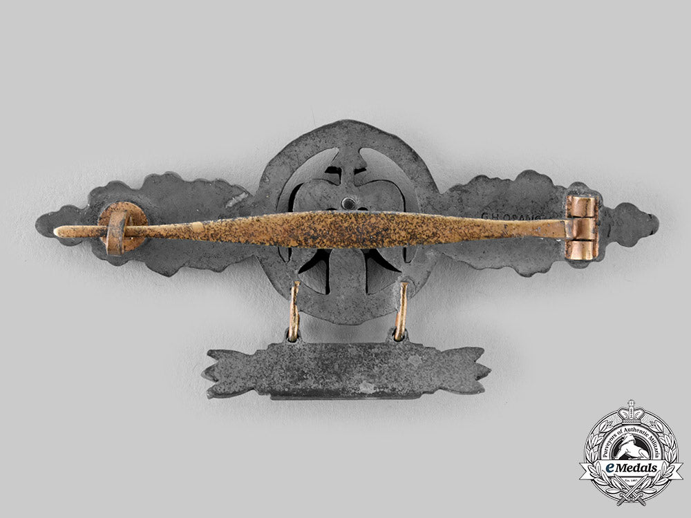 germany,_luftwaffe._a_short_range_day_fighter_clasp,_gold_grade_with200_hanger,_by_g.h._osang_ci19_2914_1_1_1_1_1_1
