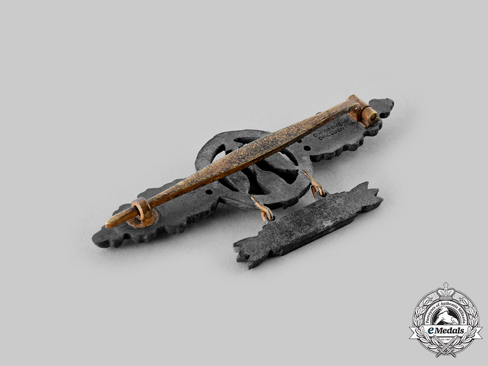 germany,_luftwaffe._a_short_range_day_fighter_clasp,_gold_grade_with200_hanger,_by_g.h._osang_ci19_2916_1_1_1_1_1_1