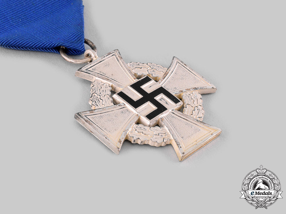germany,_third_reich._a_civil_service25-_year_faithful_service_cross,_with_case,_by_wächtler&_lange_ci19_2951