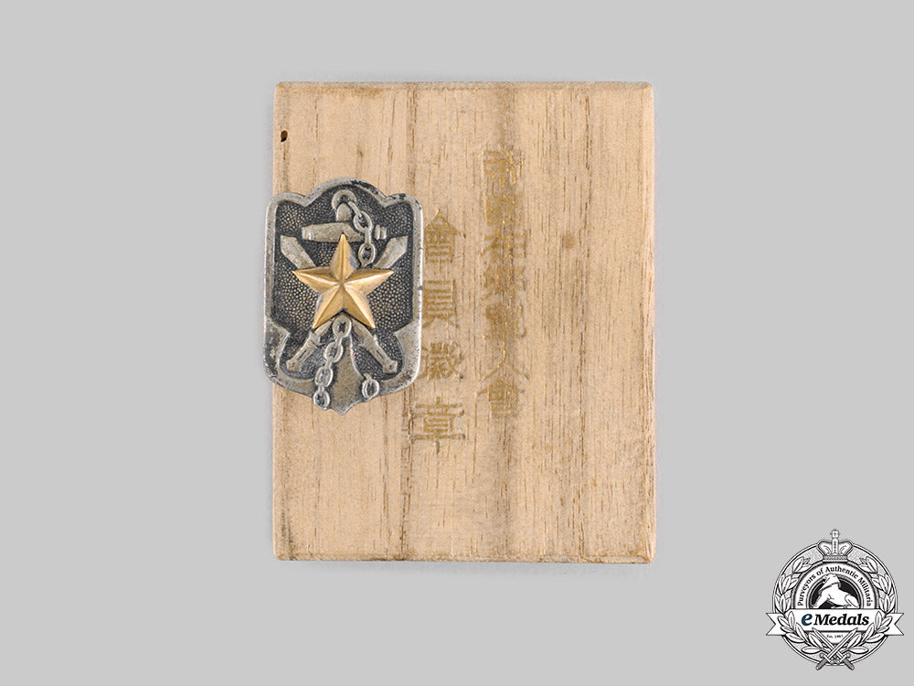 japan,_empire._an_imperial_time_expired_soldiers_league_basic_member's_badge_ci19_3147