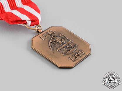 united_states._a_state_of_new_york_veteran_corps_of_artillery_bicentennial_badge1790-1990,_fullsize_and_miniature_ci19_3196