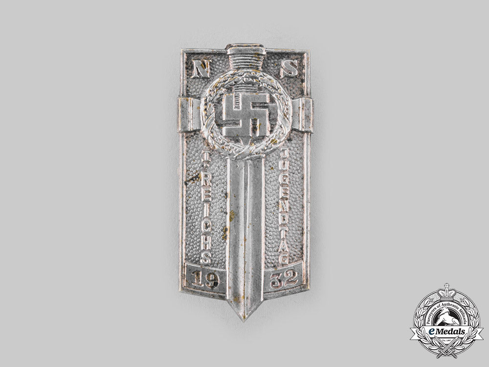 germany,_an_ns_i_reichsjugendtag_badge,_c.1932_ci19_3204_1