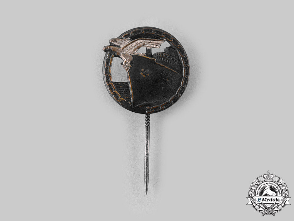 germany,_kriegsmarine._a_blockade_runner_badge,_cased_set_with_pin,_by_schwerin_ci19_3325_1_1_1_1