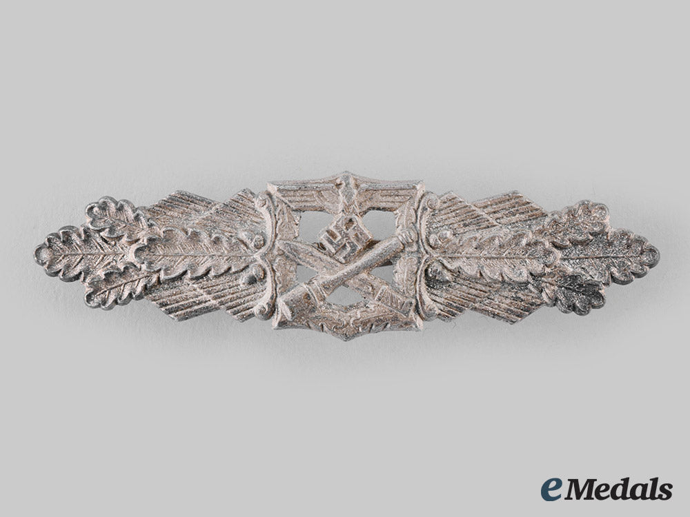 germany,_wehrmacht._a_close_combat_clasp,_silver_grade,_by_friedrich_linden_ci19_3373_1