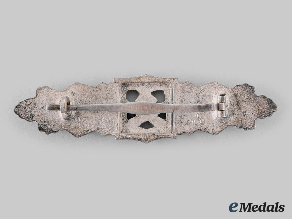 germany,_wehrmacht._a_close_combat_clasp,_silver_grade,_by_friedrich_linden_ci19_3374_1