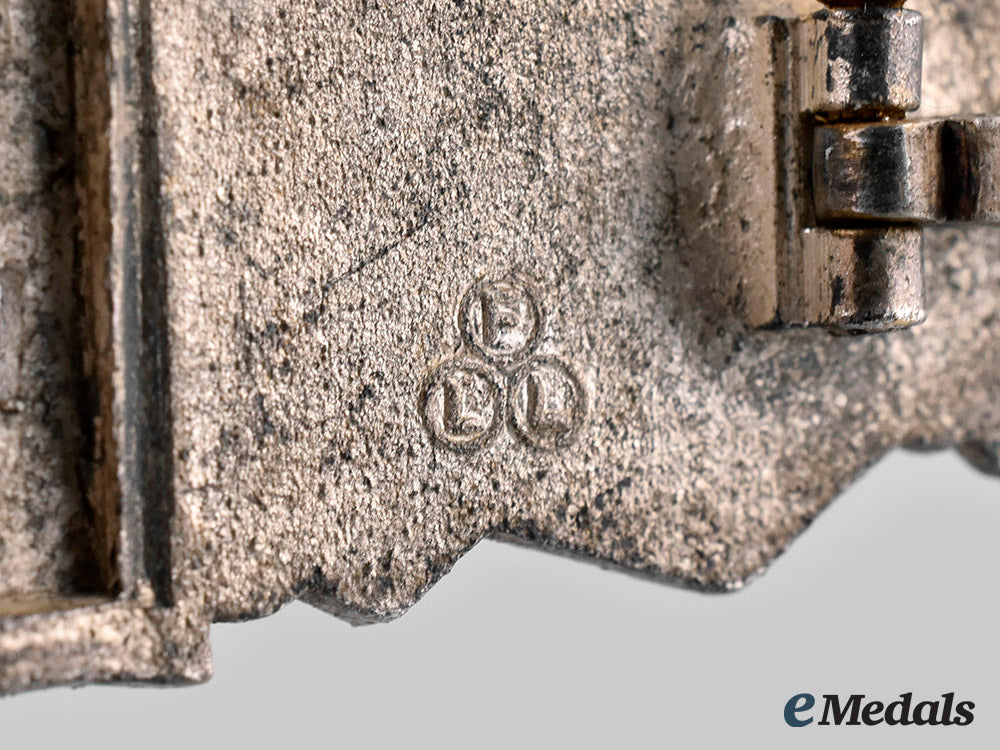 germany,_wehrmacht._a_close_combat_clasp,_silver_grade,_by_friedrich_linden_ci19_3378_1