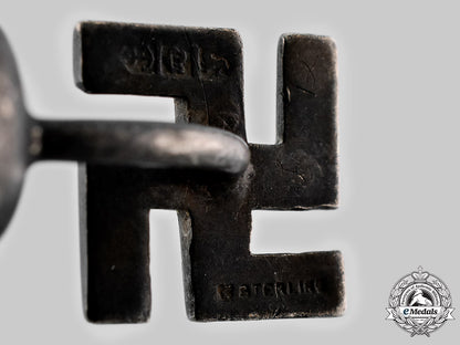 united_kingdom._a_set_of_silver_swastika_cufflinks_by_joseph_gloster_ci19_3414_2_1_1