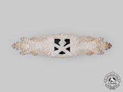 Germany, Wehrmacht. A Close Combat Clasp, Silver Grade, By Arbeitsgemeinschaft Metall Und Kunststoff