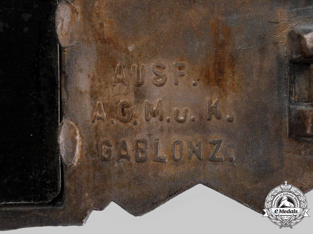 germany,_wehrmacht._a_close_combat_clasp,_silver_grade,_by_arbeitsgemeinschaft_metall_und_kunststoff_ci19_3506