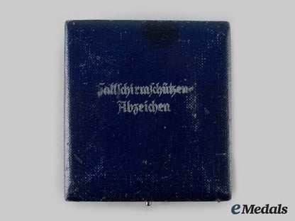 germany,_luftwaffe._a_fallschirmjäger_badge,_type_a_with_case,_by_g.h._osang_ci19_3776