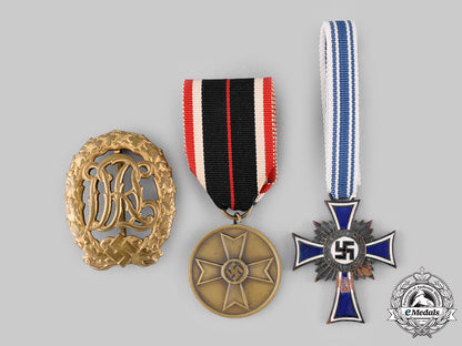 germany,_third_reich._a_lot_of_medals_and_badges_ci19_3826