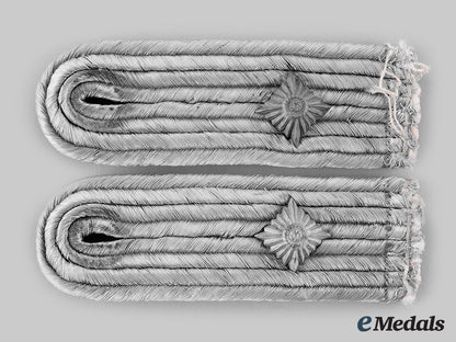 germany,_luftwaffe._a_set_of_communications_oberleutnant_rank_insignia_ci19_3833_1
