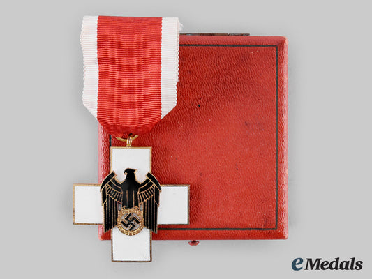 germany,_third_reich._a_social_welfare_decoration,_iii_class_with_case,_by_gebrüder_godet_ci19_3898_1_1
