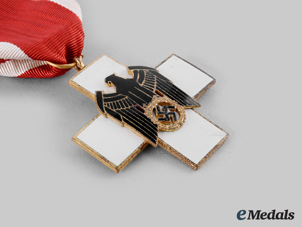 germany,_third_reich._a_social_welfare_decoration,_iii_class_with_case,_by_gebrüder_godet_ci19_3901_1_1