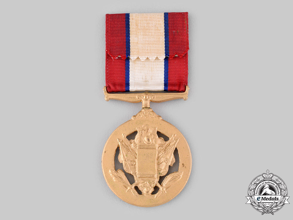 united_states._an_army_distinguished_service_medal,_numbered,_c.1945_ci19_3923