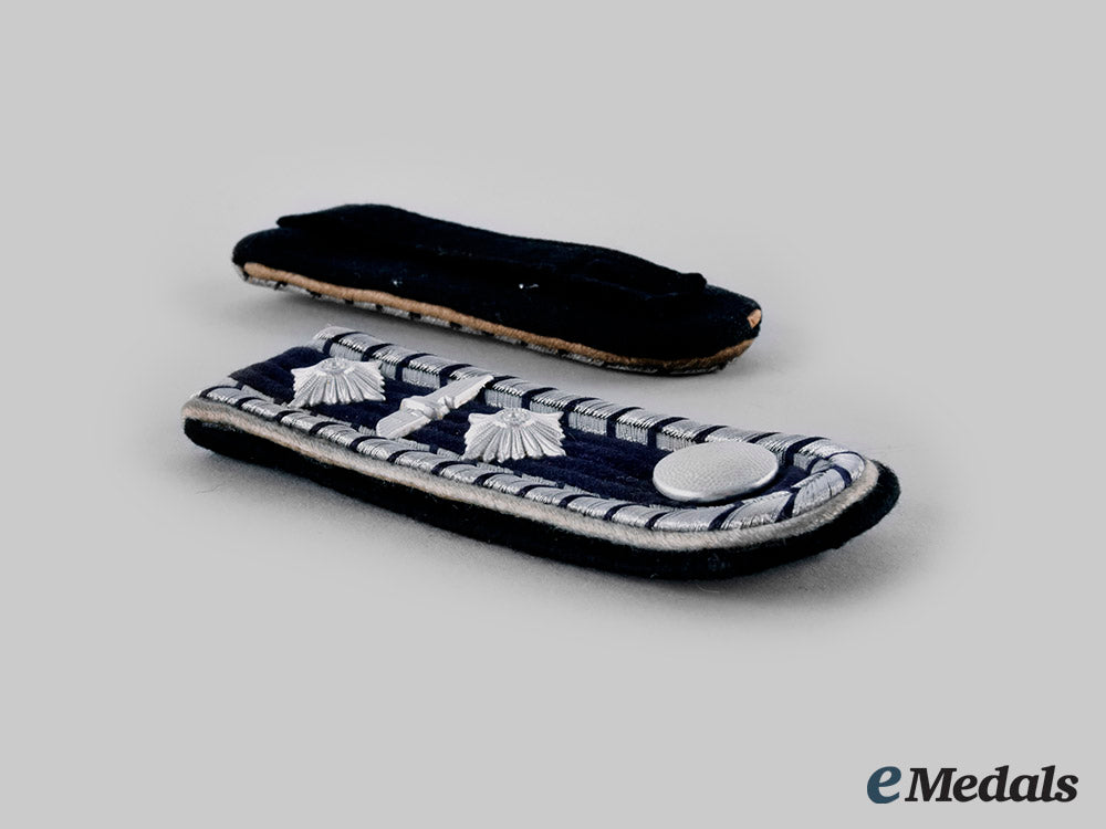 germany,_bahnschutzpolizei._a_set_of_bahnschutzpolizei_zugführer_shoulder_boards_ci19_3943_1