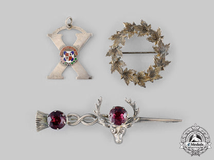 canada._a_lot_of_scottish_inspired_badges_ci19_3963