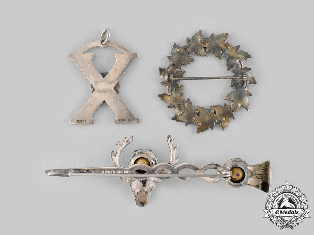 canada._a_lot_of_scottish_inspired_badges_ci19_3964
