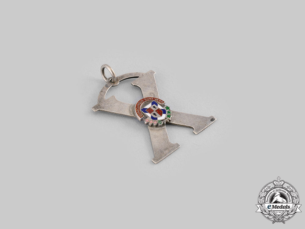 canada._a_lot_of_scottish_inspired_badges_ci19_3965