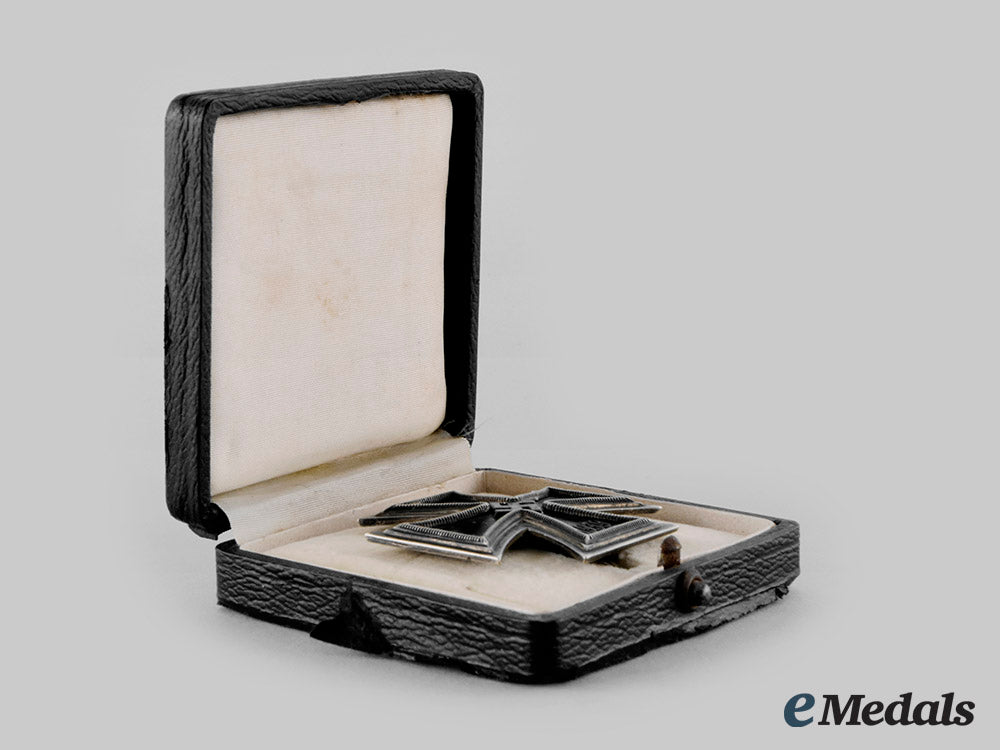 germany,_wehrmacht._a1939_iron_cross_i_class,_with_case,_by_rudolf_souval_ci19_3991_1