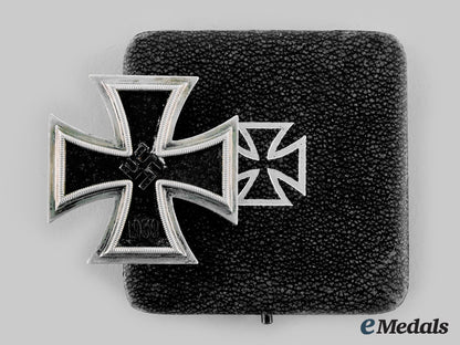 germany,_wehrmacht._a1939_iron_cross,_i_class,_by_wilhelm_deumer_with_case_ci19_4010_1_2_1