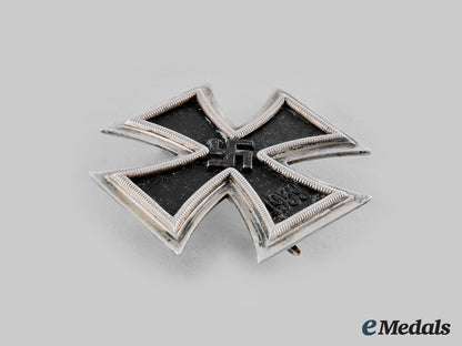 germany,_wehrmacht._a1939_iron_cross,_i_class,_by_wilhelm_deumer_with_case_ci19_4013_1_2_1