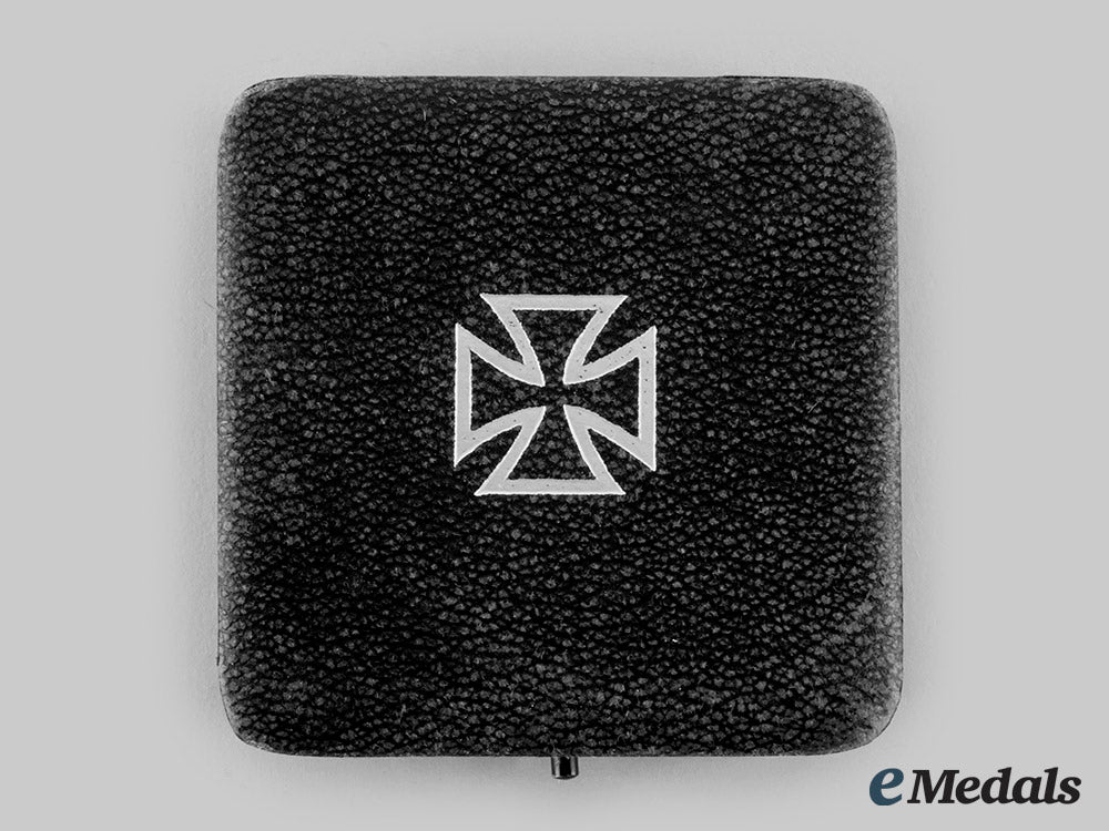germany,_wehrmacht._a1939_iron_cross,_i_class,_by_wilhelm_deumer_with_case_ci19_4016_1_2_1