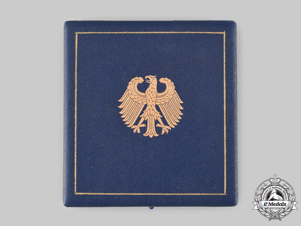 germany,_federal_republic._an_order_of_merit,_knight_commander_with_case_ci19_4036