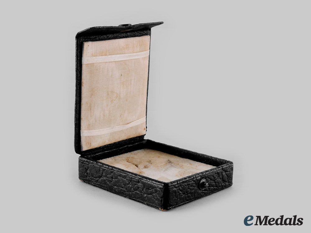 germany,_imperial._a_presentation_case_for_a1914_iron_cross_ii_class_ci19_4208_2