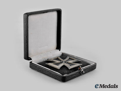 germany,_wehrmacht._a1939_iron_cross_i_class,_with_case,_by_friedrich_orth_ci19_4225_1