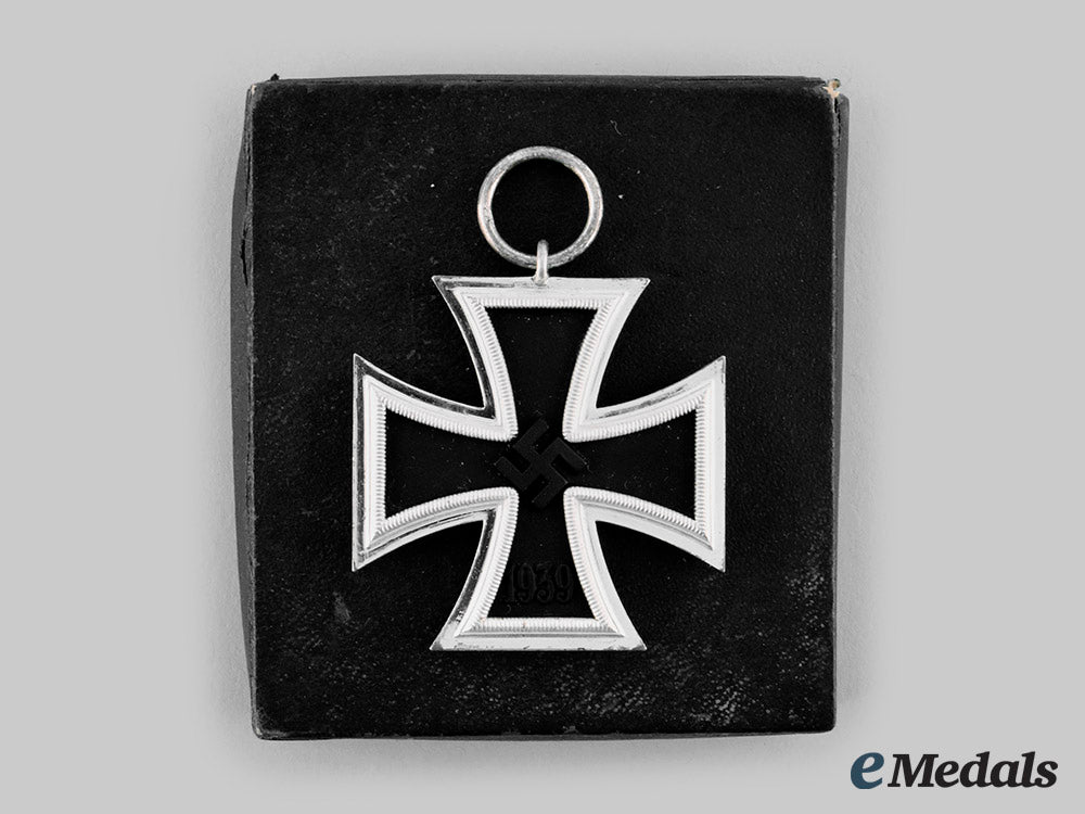 germany,_wehrmacht._a1939_iron_cross_ii_class,_with_case,_by_wilhelm_deumer_ci19_4240_1