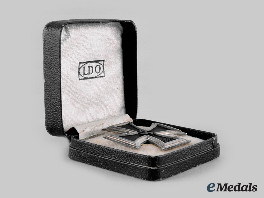 germany,_wehrmacht._a1939_iron_cross_i_class,_with_case,_by_c.f._zimmermann_ci19_4257_1