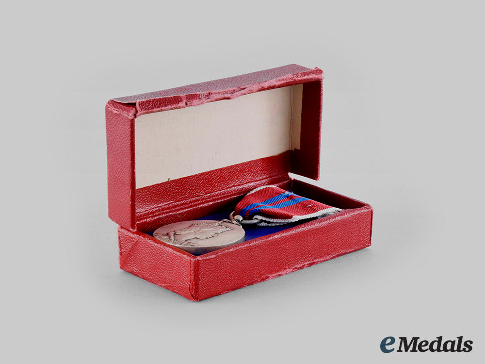 united_kingdom._a_queen_elizabeth_ii_coronation_medal1953_ci19_4484_1