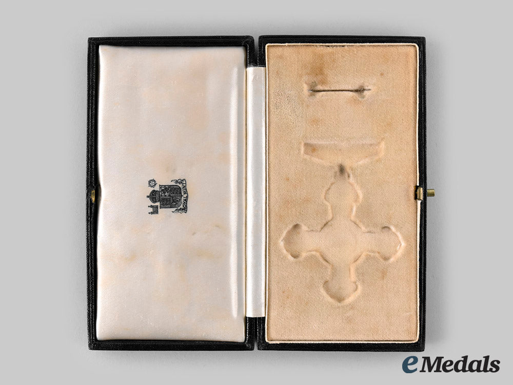 united_kingdom._a_distinguished_flying_cross_case,_by_the_royal_mint_ci19_4486_1