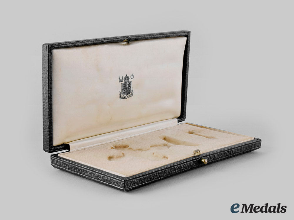 united_kingdom._a_distinguished_flying_cross_case,_by_the_royal_mint_ci19_4488_1