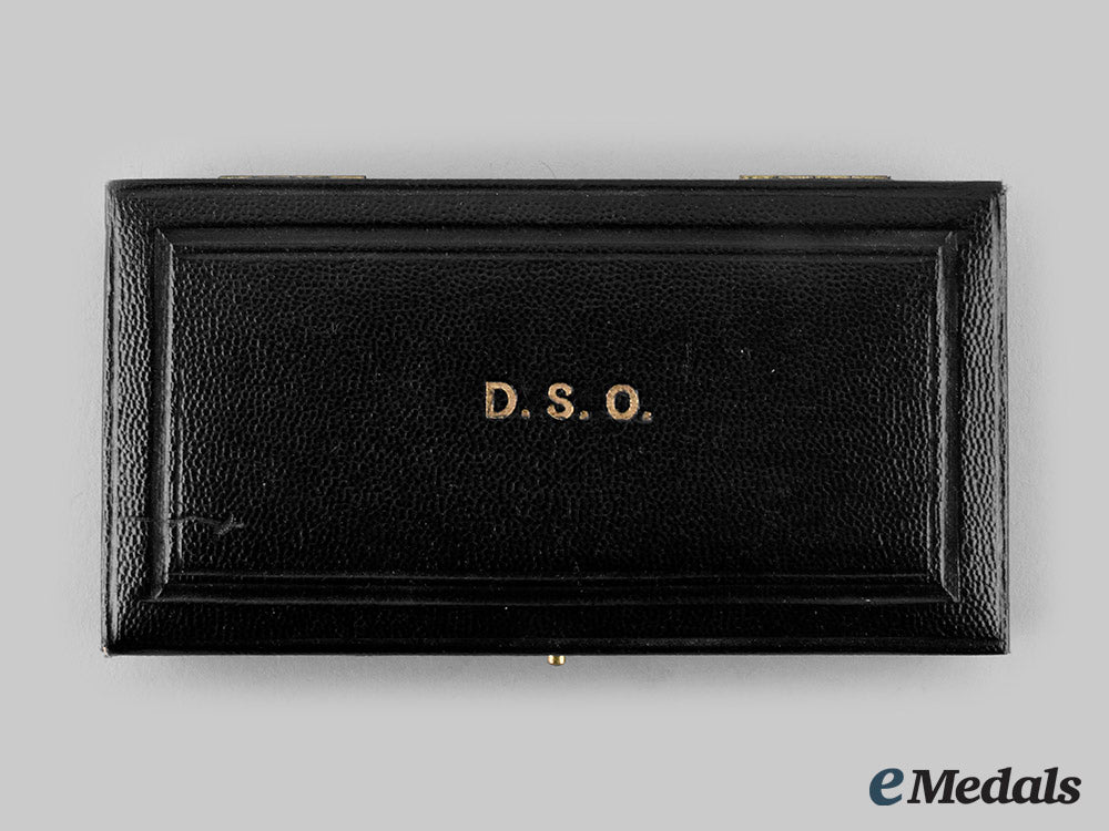 united_kingdom._a_distinguished_service_order_case,_c.1945_ci19_4490_1