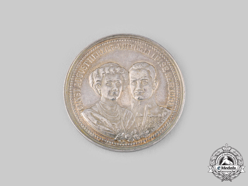 braunschweig,_duchy._a_duke_ernst_august_and_duchess_viktoria_luise_silver_coronation_medallion_ci19_4501