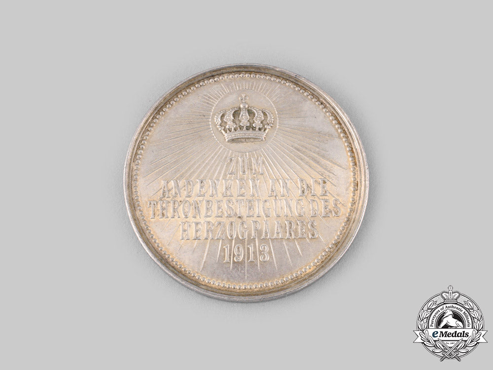 braunschweig,_duchy._a_duke_ernst_august_and_duchess_viktoria_luise_silver_coronation_medallion_ci19_4502