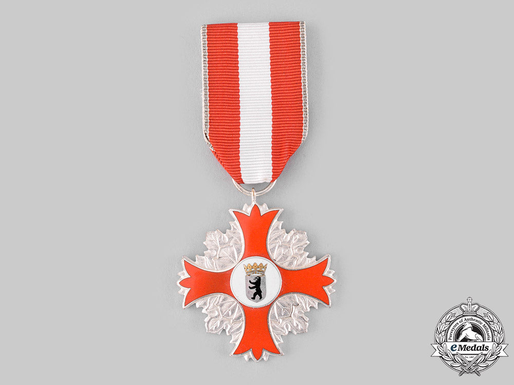 germany,_federal_republic._a_berlin_fire_brigade_honour_badge_ci19_4561