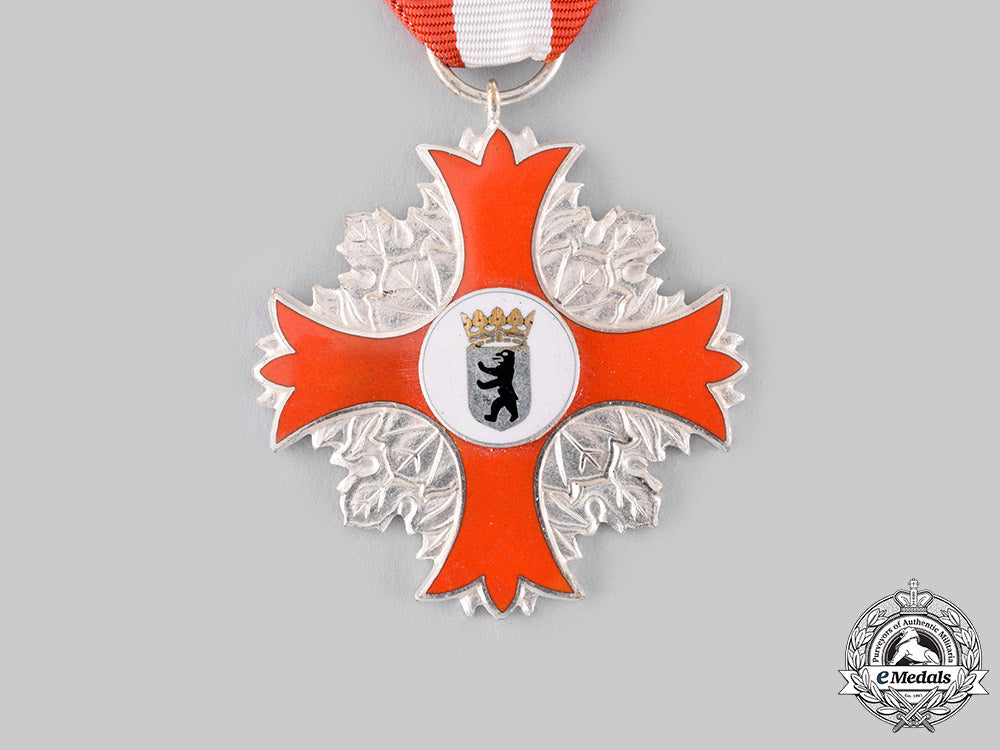 germany,_federal_republic._a_berlin_fire_brigade_honour_badge_ci19_4562