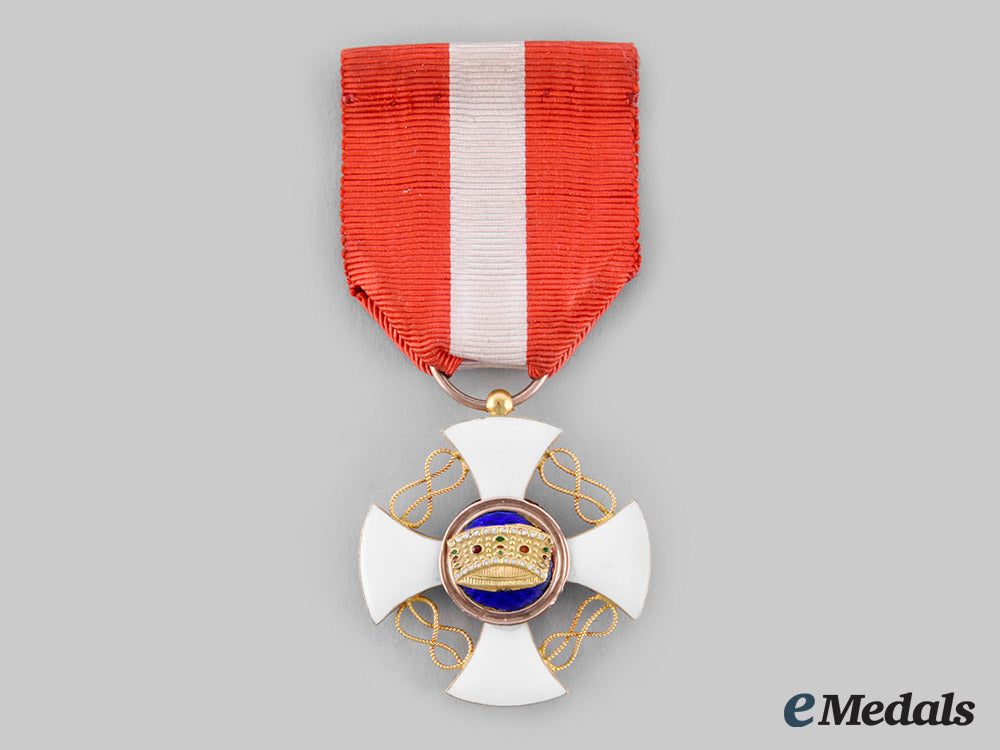 italy,_kingdom._an_order_of_the_crown_of_italy,_v_class_knight_set_in_gold_ci19_4585_1_1