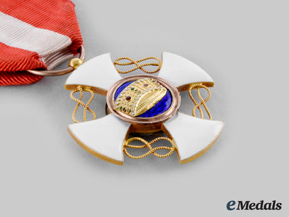 italy,_kingdom._an_order_of_the_crown_of_italy,_v_class_knight_set_in_gold_ci19_4588_1