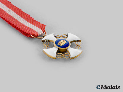 italy,_kingdom._an_order_of_the_crown_of_italy,_v_class_knight_set_in_gold_ci19_4592_1