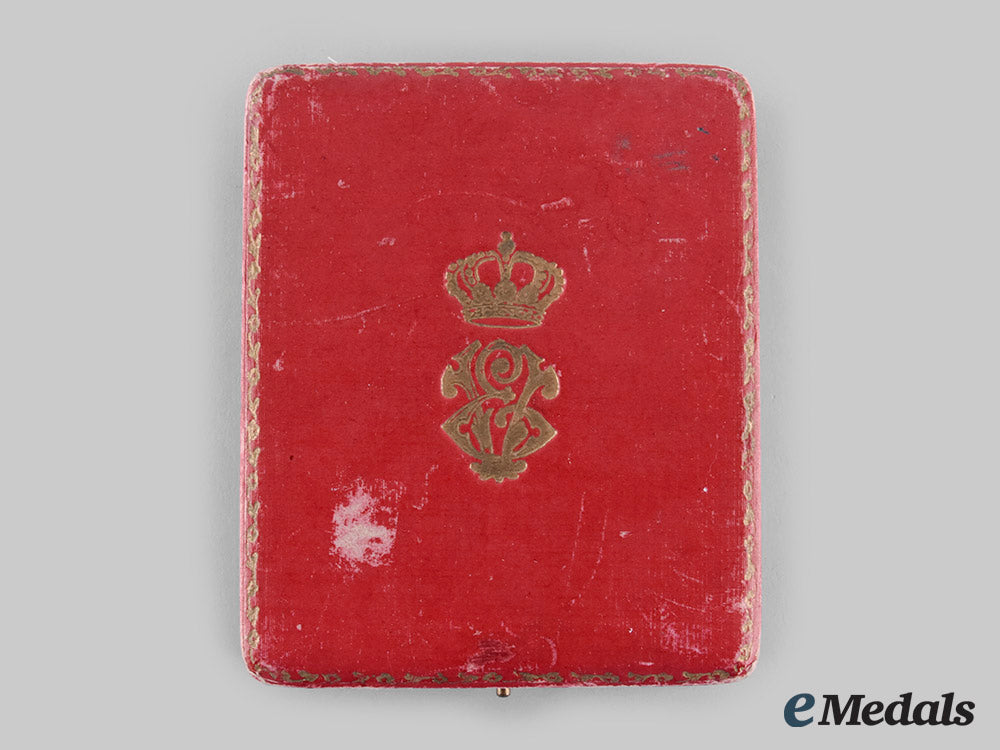 italy,_kingdom._an_order_of_the_crown_of_italy,_v_class_knight_set_in_gold_ci19_4593_1