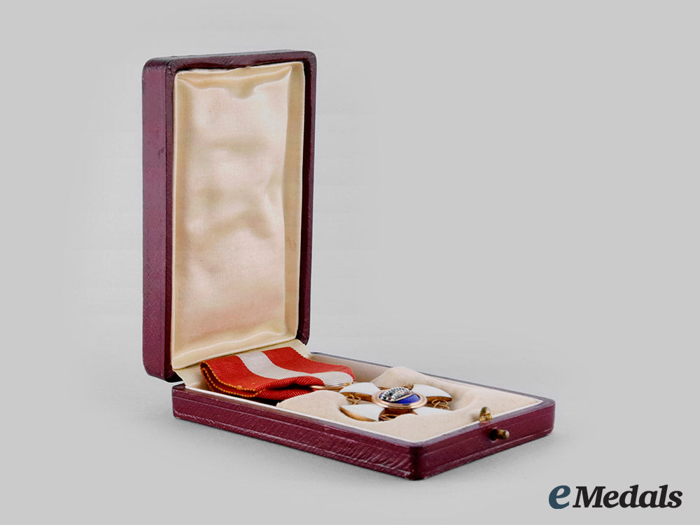 italy,_kingdom._an_order_of_the_crown,_knight_in_gold,_c.1930_ci19_4653_1_1_1