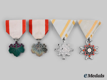 japan,_empire._a_lot_of_four_orders&_decorations_ci19_4672_1_1_1
